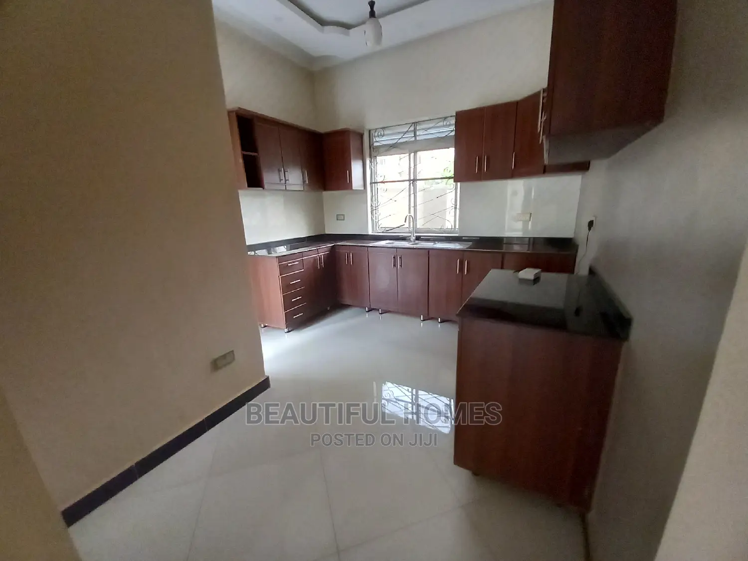 Furnished 4bdrm House in Kira Tarmack Access for Sale