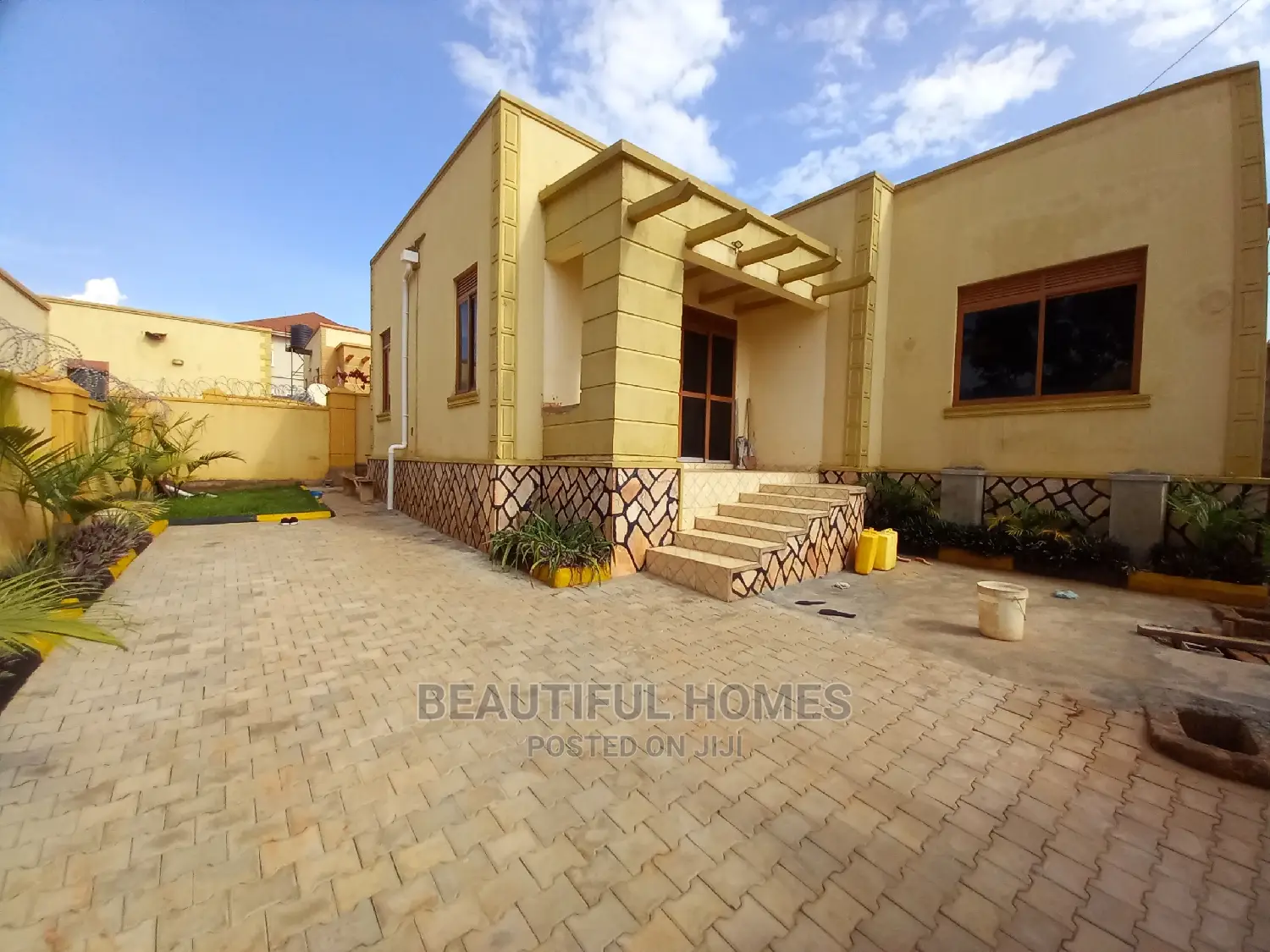 Furnished 3bdrm House in Kira for Sale