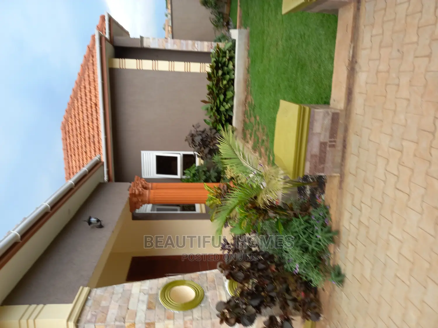 Furnished 4bdrm House in Kira Tarmack for Sale