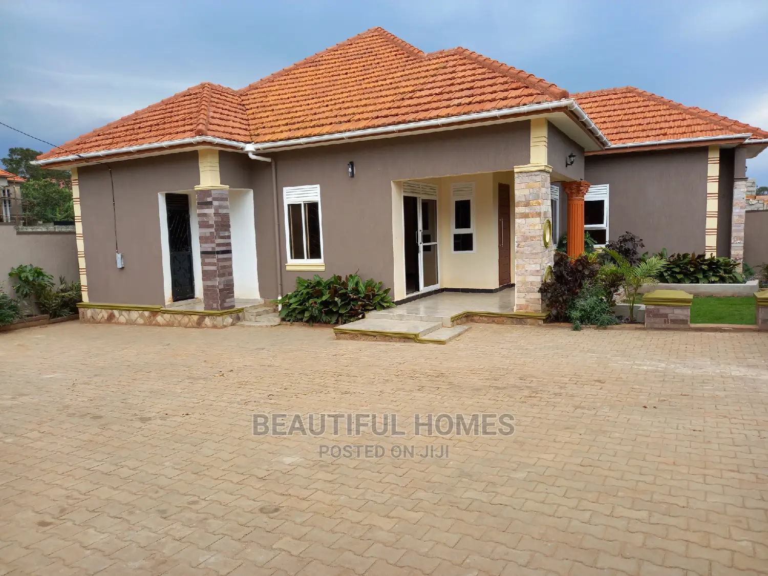 Furnished 4bdrm House in Kira Tarmack for Sale