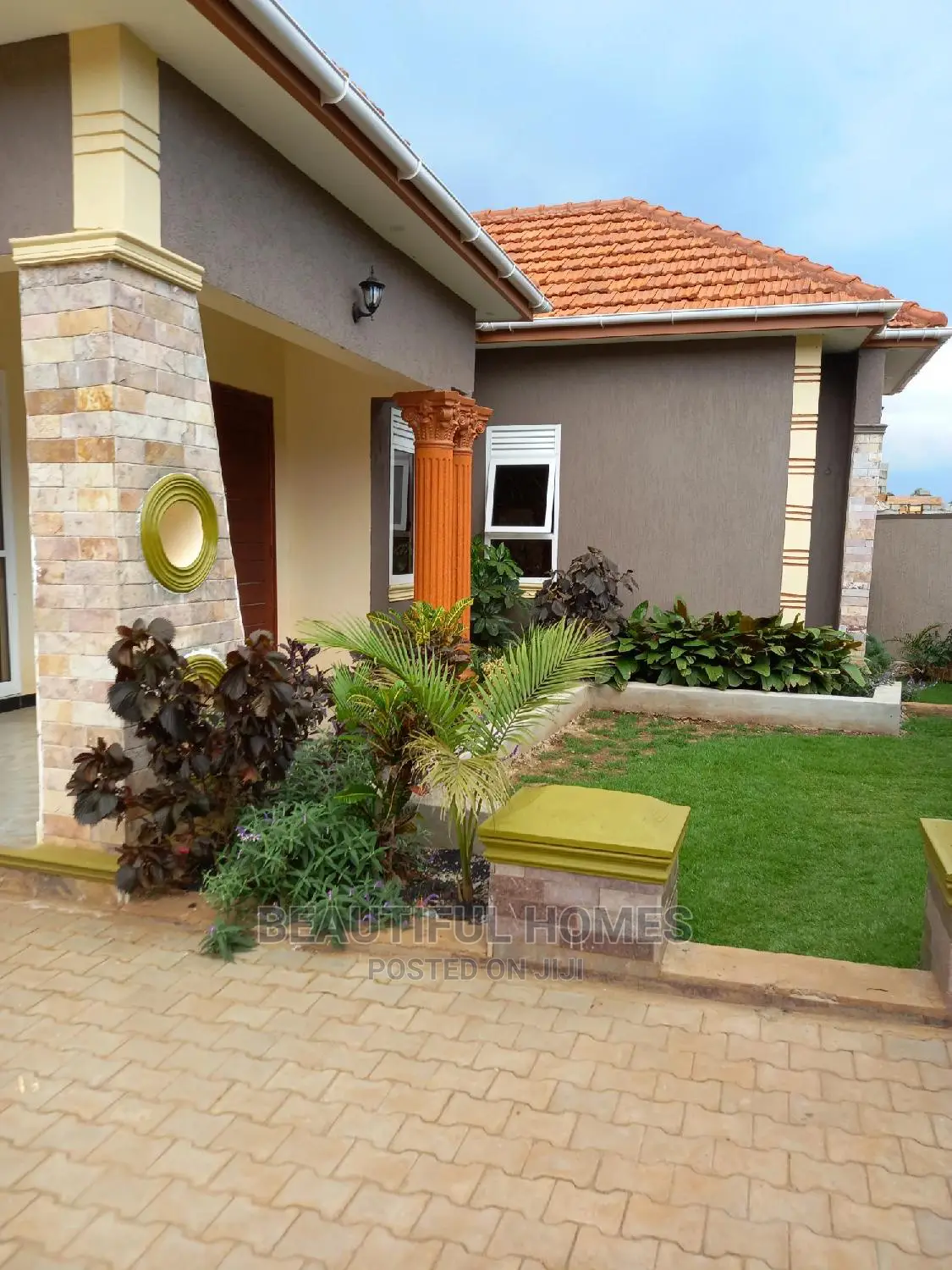 Furnished 4bdrm House in Kira Tarmack for Sale