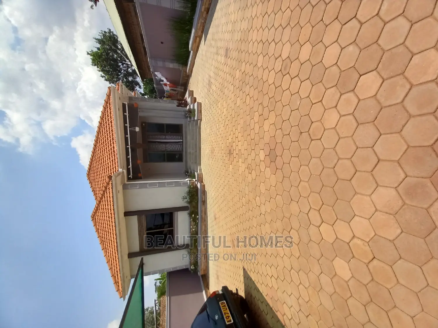 Furnished 4bdrm House in Kira for Sale