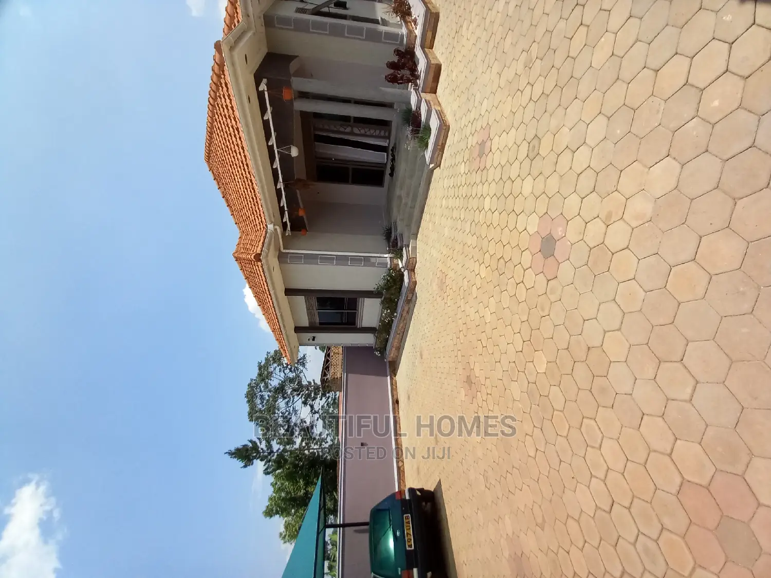 Furnished 4bdrm House in Kira for Sale