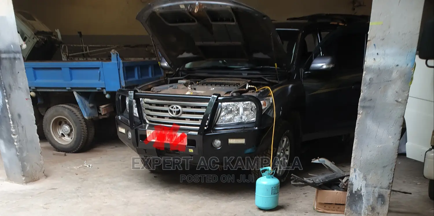Gas Refilling Land Cruiser V8