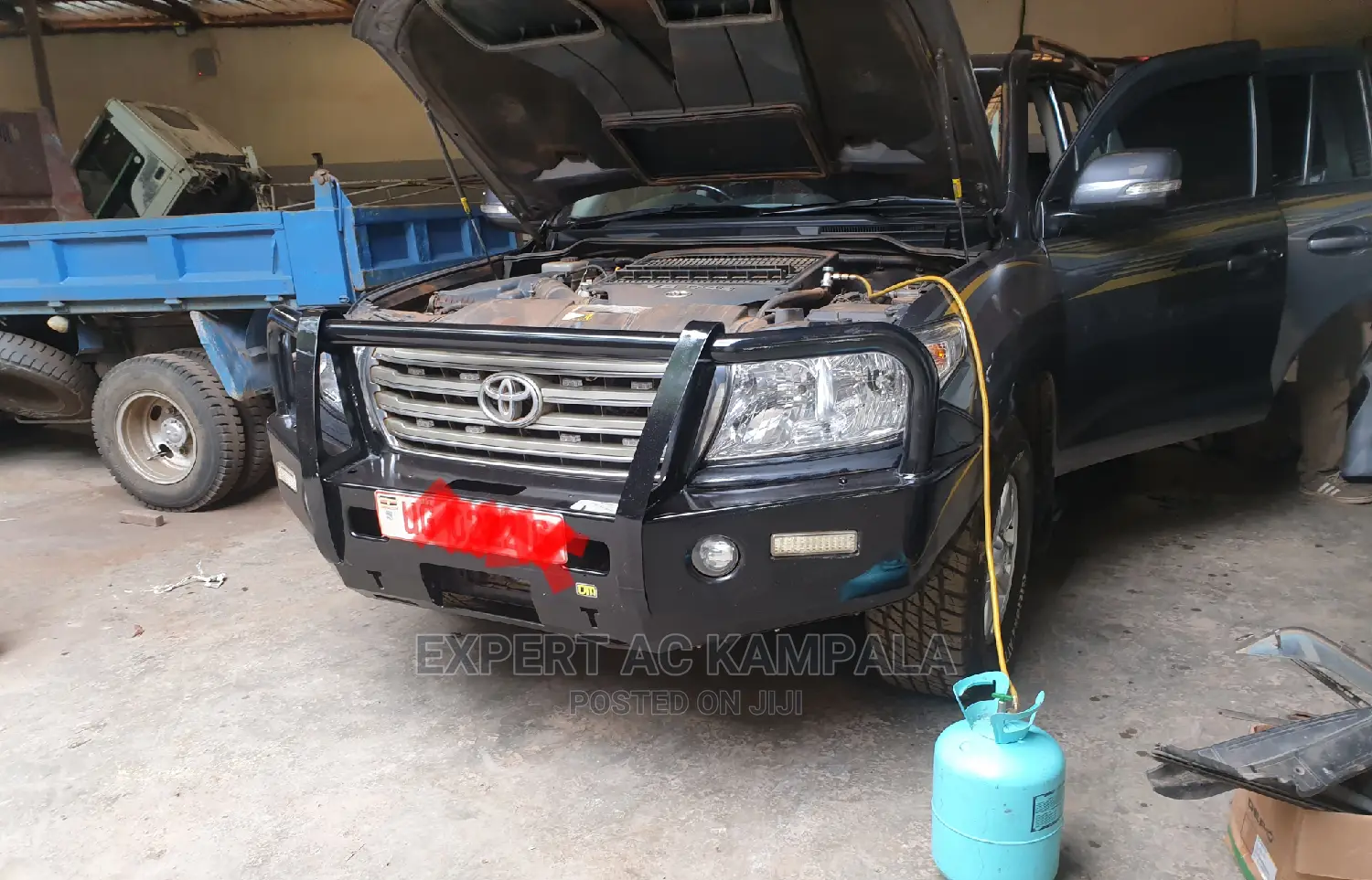 Gas Refilling Land Cruiser V8