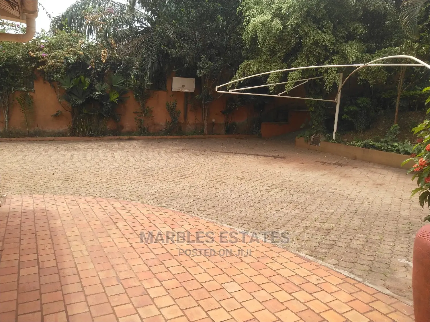 4bdrm Bungalow in Kololo, Central Division for Sale