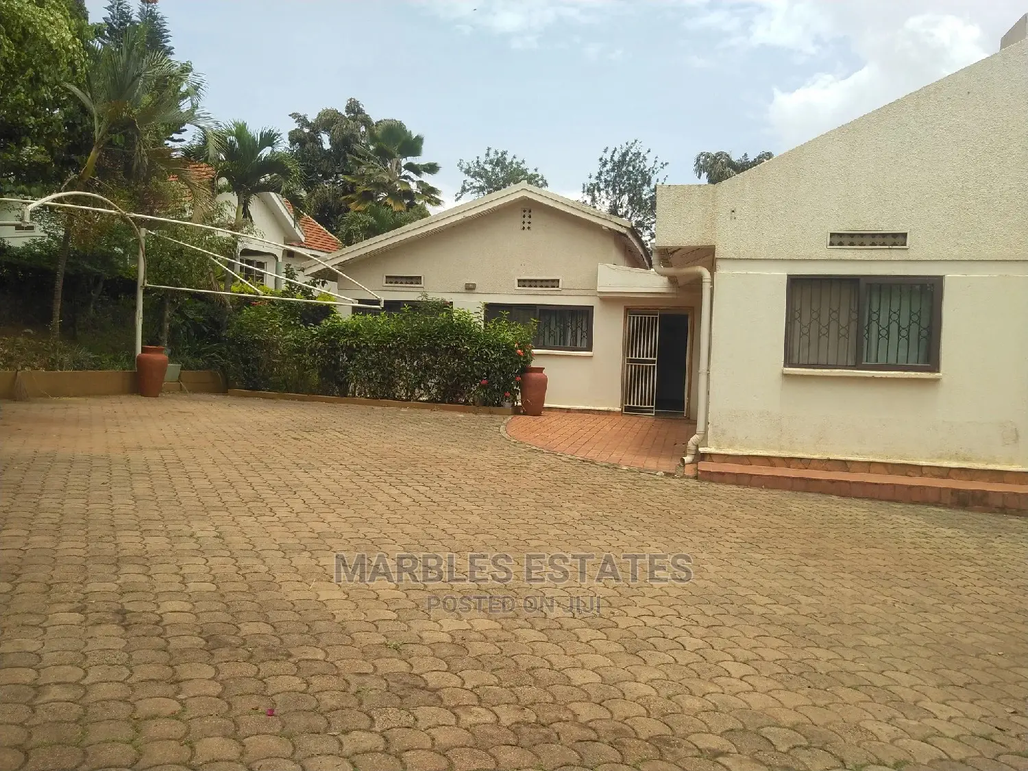 8bdrm Bungalow in Naguru, Central Division for Rent