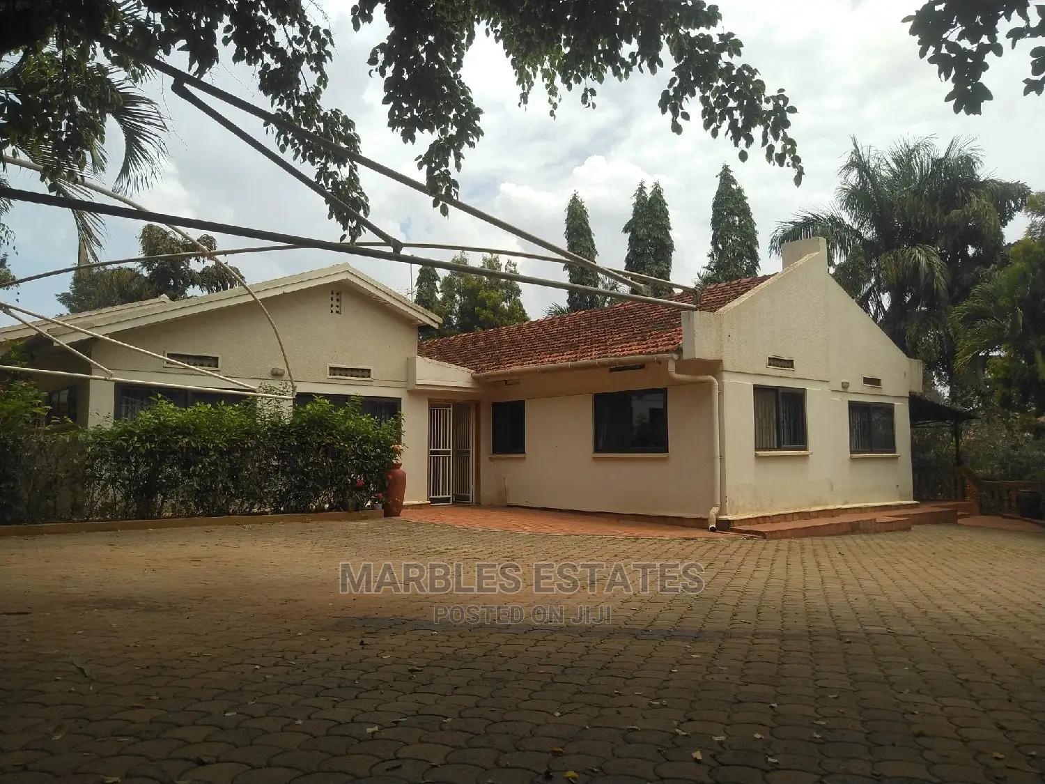8bdrm Bungalow in Naguru, Central Division for Rent