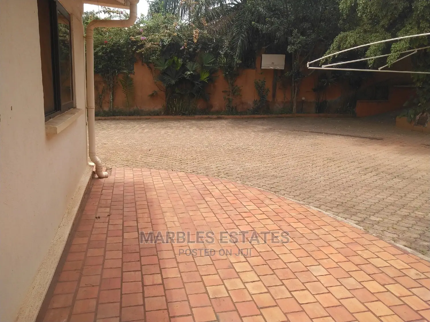 8bdrm Bungalow in Naguru, Central Division for Rent