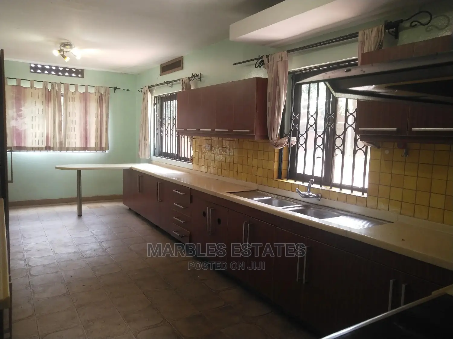 8bdrm Bungalow in Naguru, Central Division for Rent