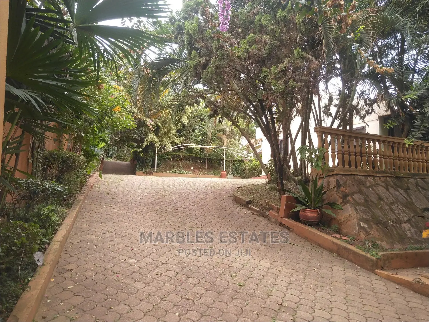 8bdrm Bungalow in Naguru, Central Division for Rent