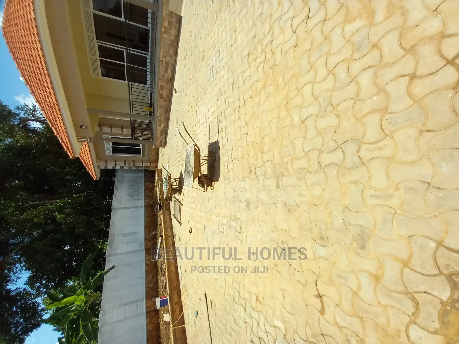 Furnished 4bdrm House in Kira for Sale