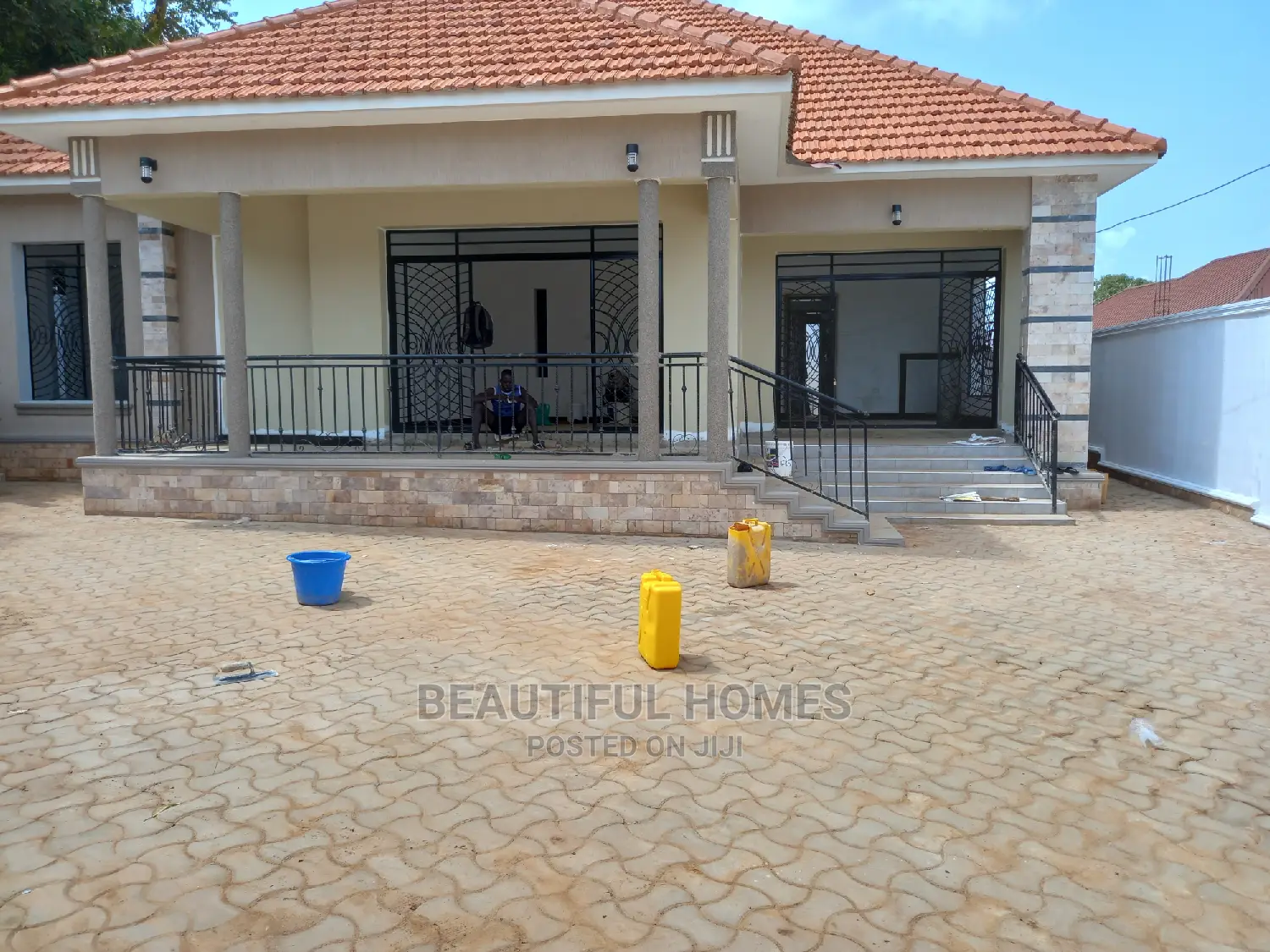 Furnished 4bdrm House in Kira for Sale