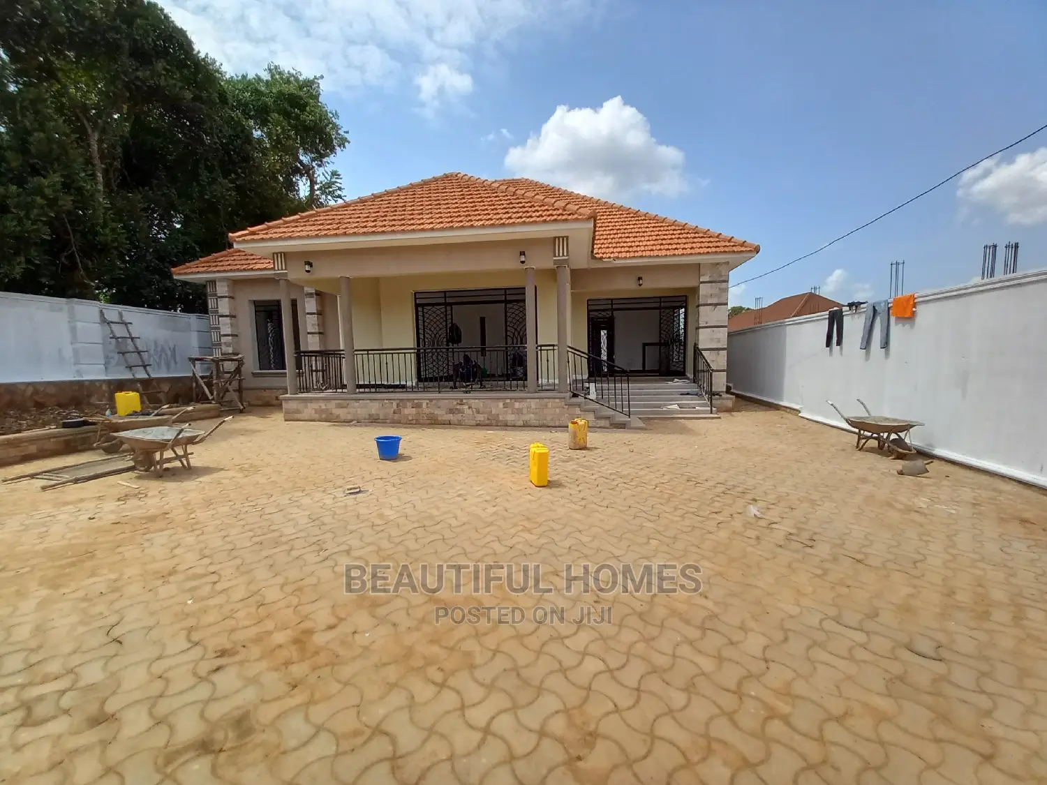 Furnished 4bdrm House in Kira for Sale