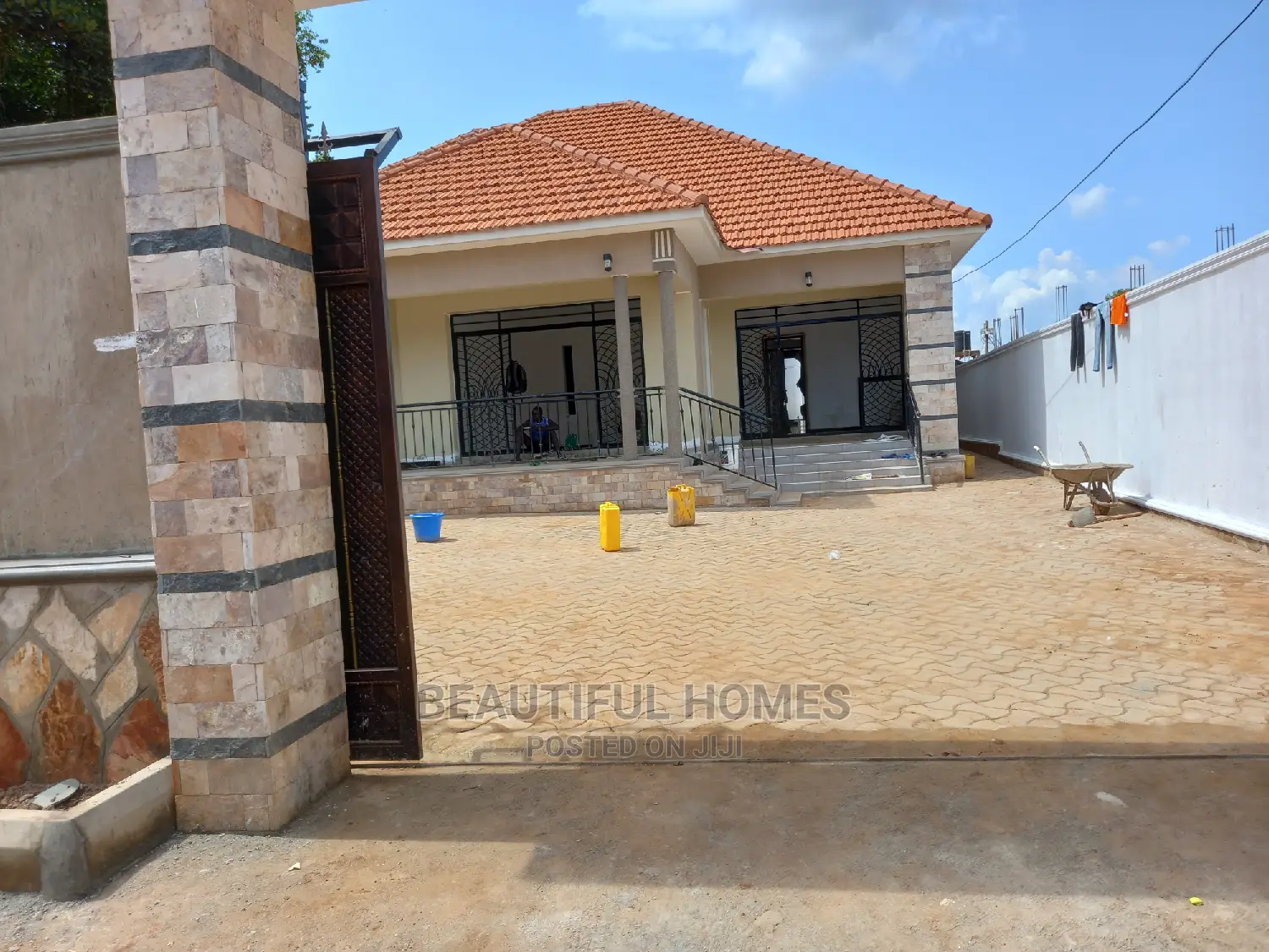 Furnished 4bdrm House in Kira for Sale