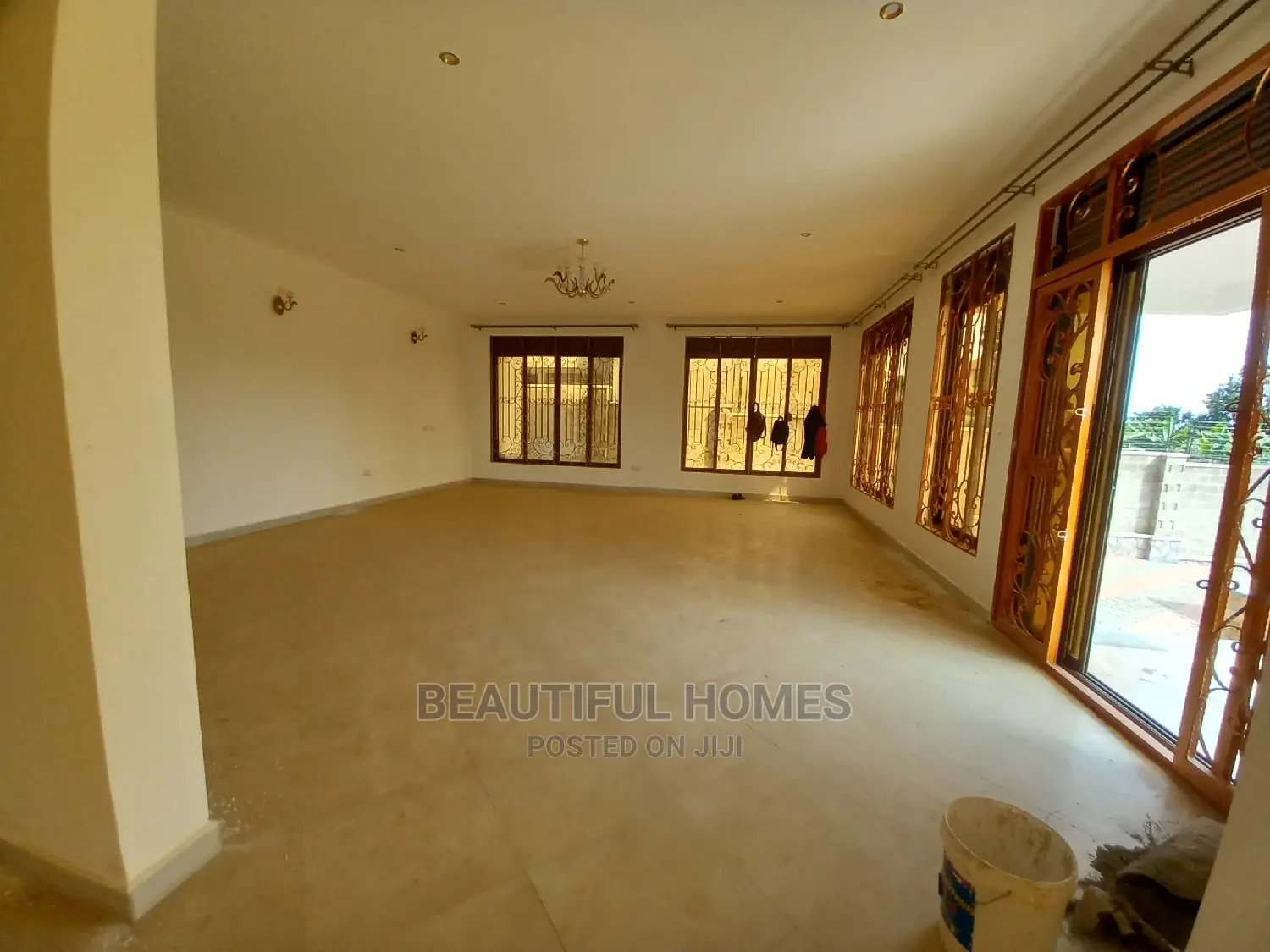 Furnished 6bdrm Mansion in Munyonyo, Makindye for Sale