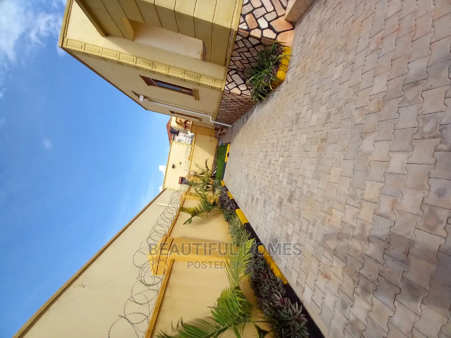 Furnished 3bdrm Villa in Kira for Sale