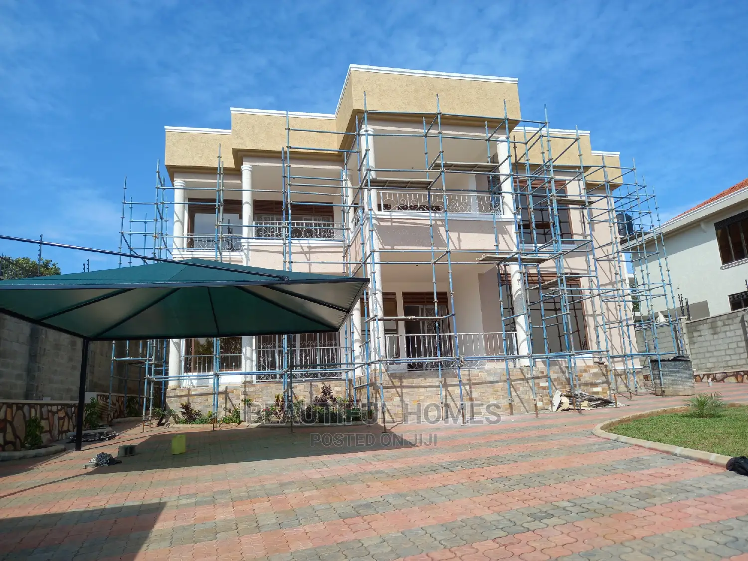 Furnished 6bdrm Mansion in Munyonyo, Makindye for Sale