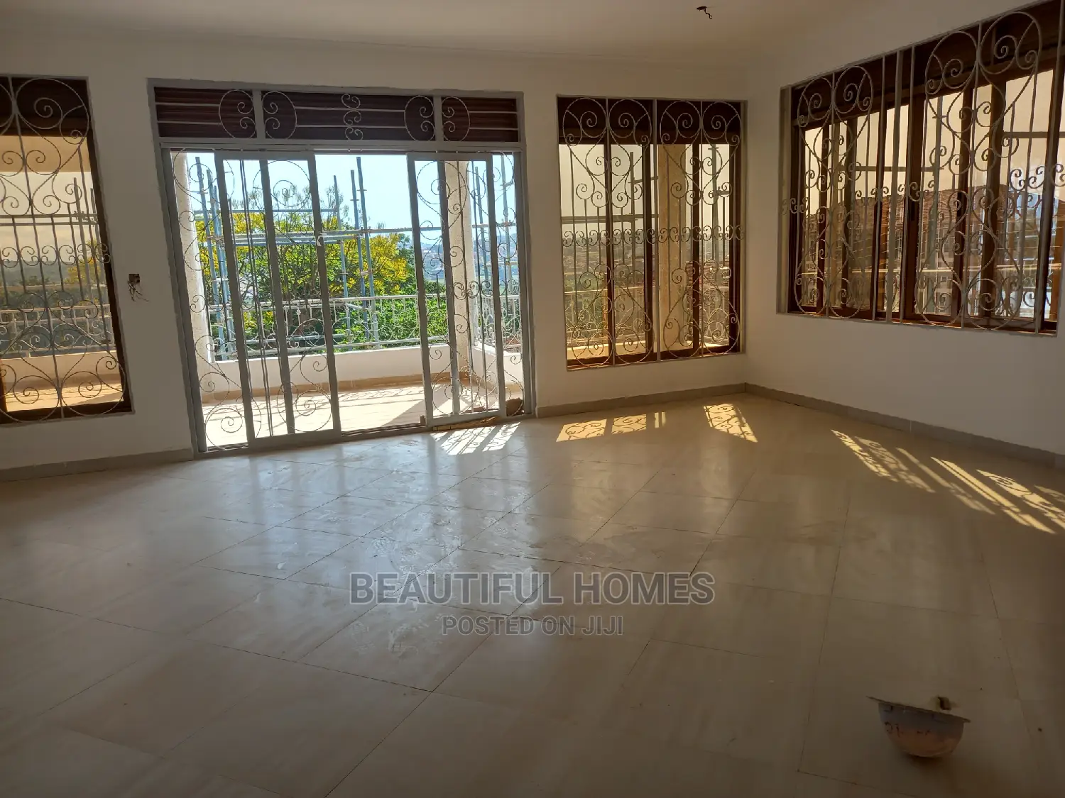 Furnished 6bdrm Mansion in Munyonyo, Makindye for Sale