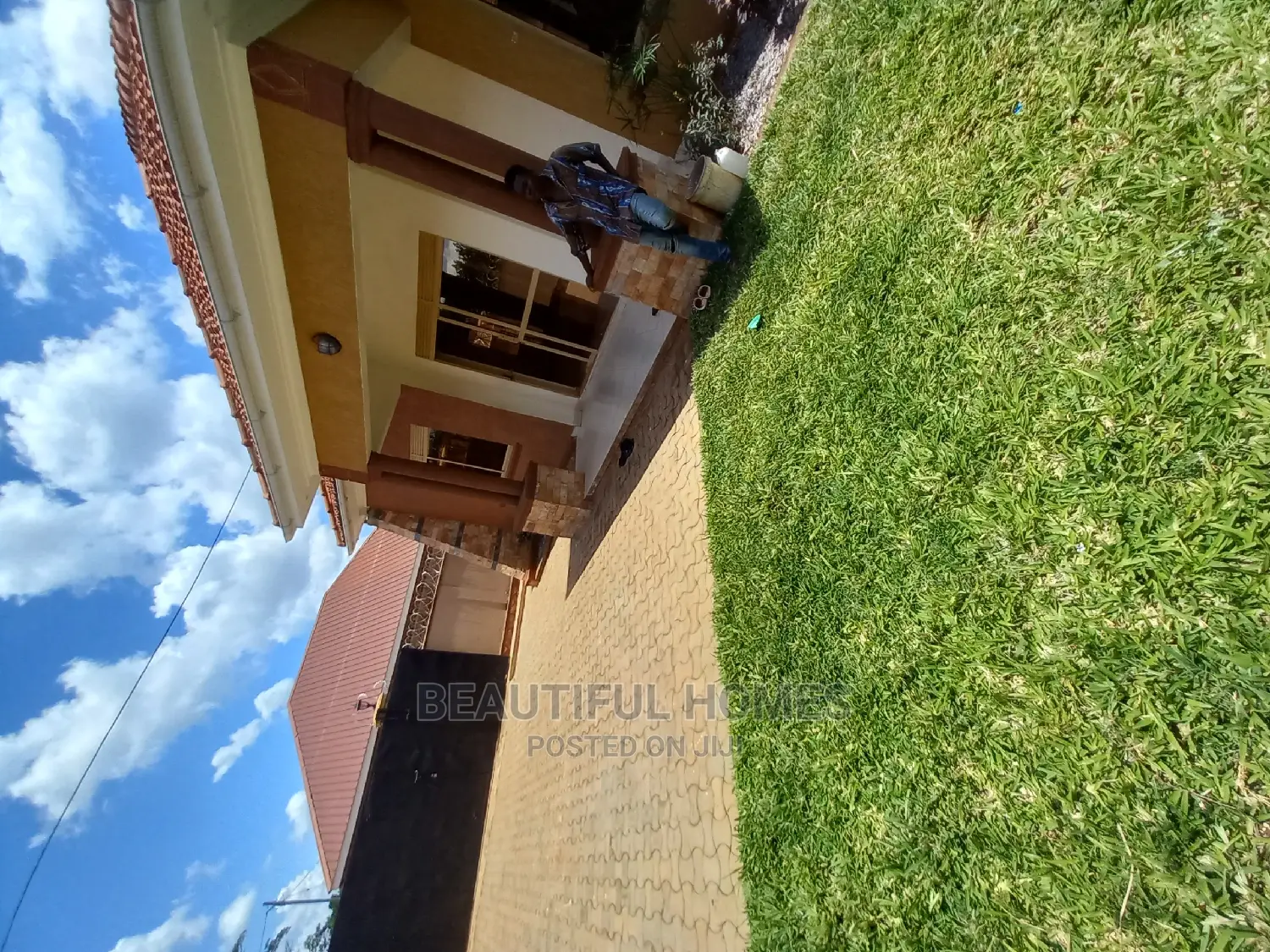 Furnished 4bdrm House in Kira for Sale