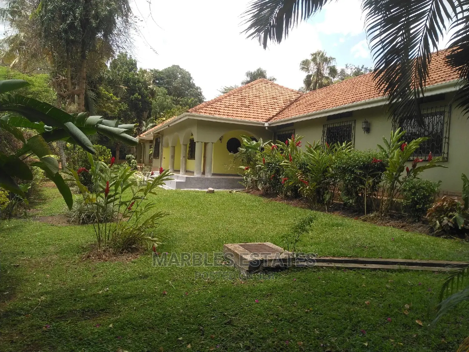 4bdrm Bungalow in Kololo, Central Division for Rent