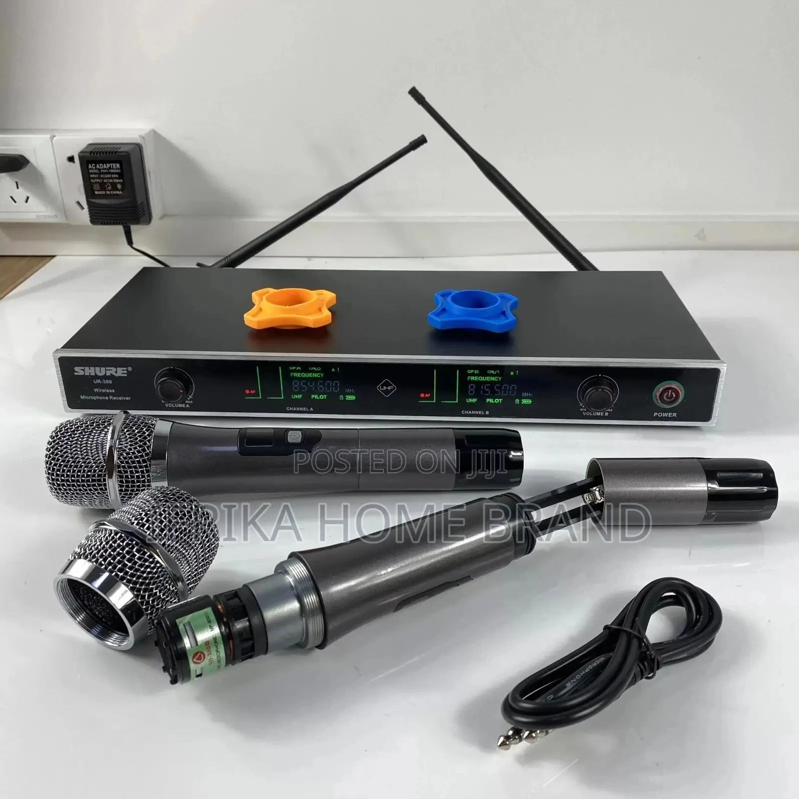 UHF Channel Rechargeable Two Handed Cordless Microphone