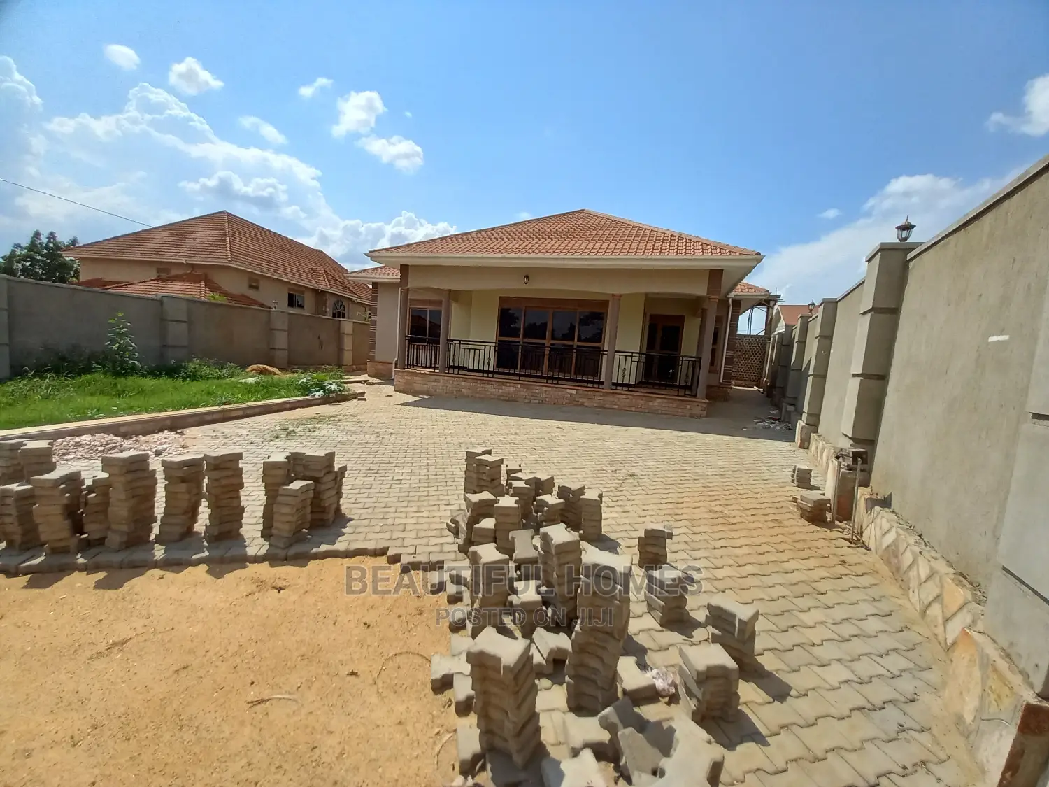 Furnished 5bdrm House in Buwate, Kira for Sale