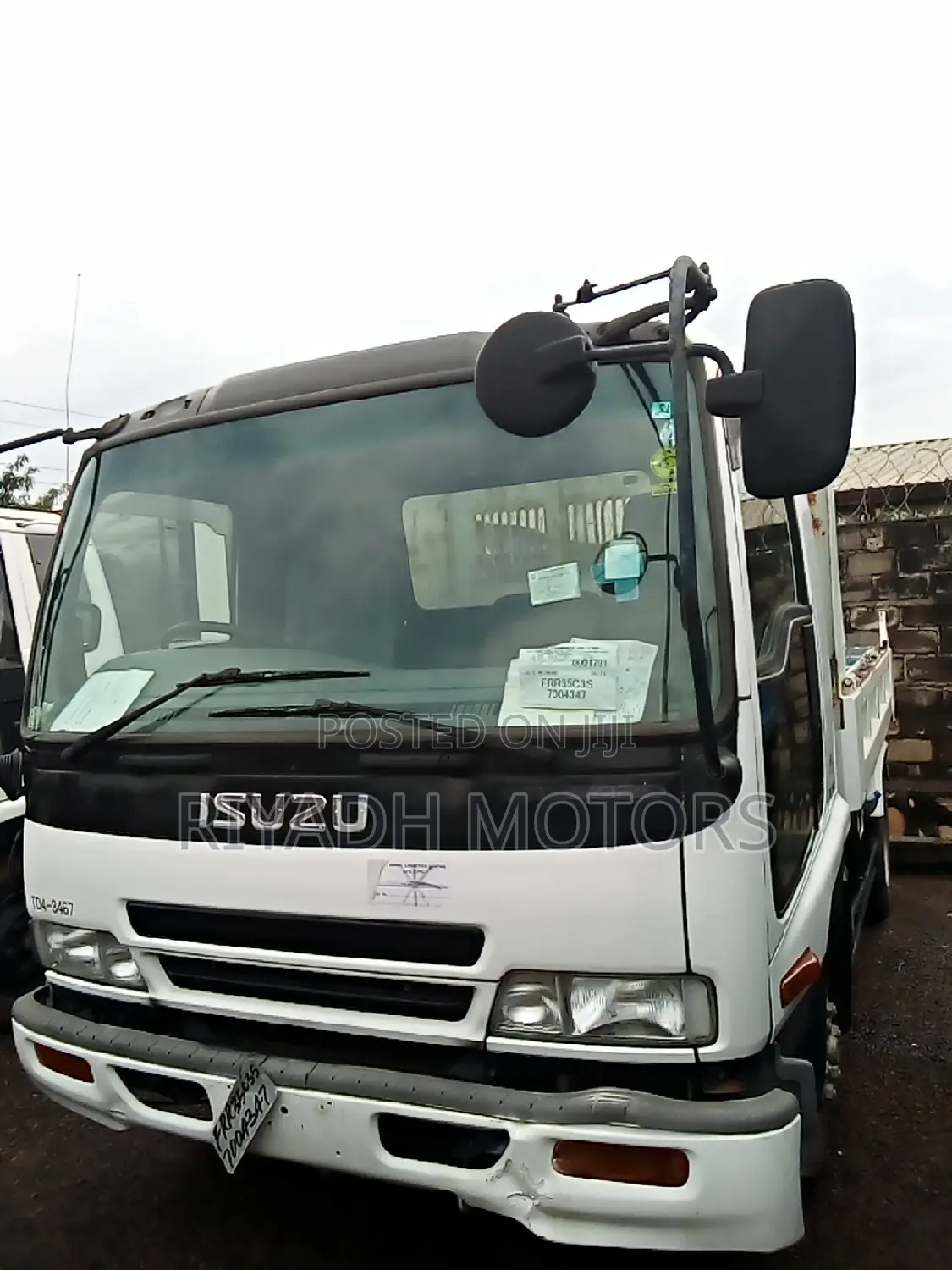 Isuzu Forward Model 2005