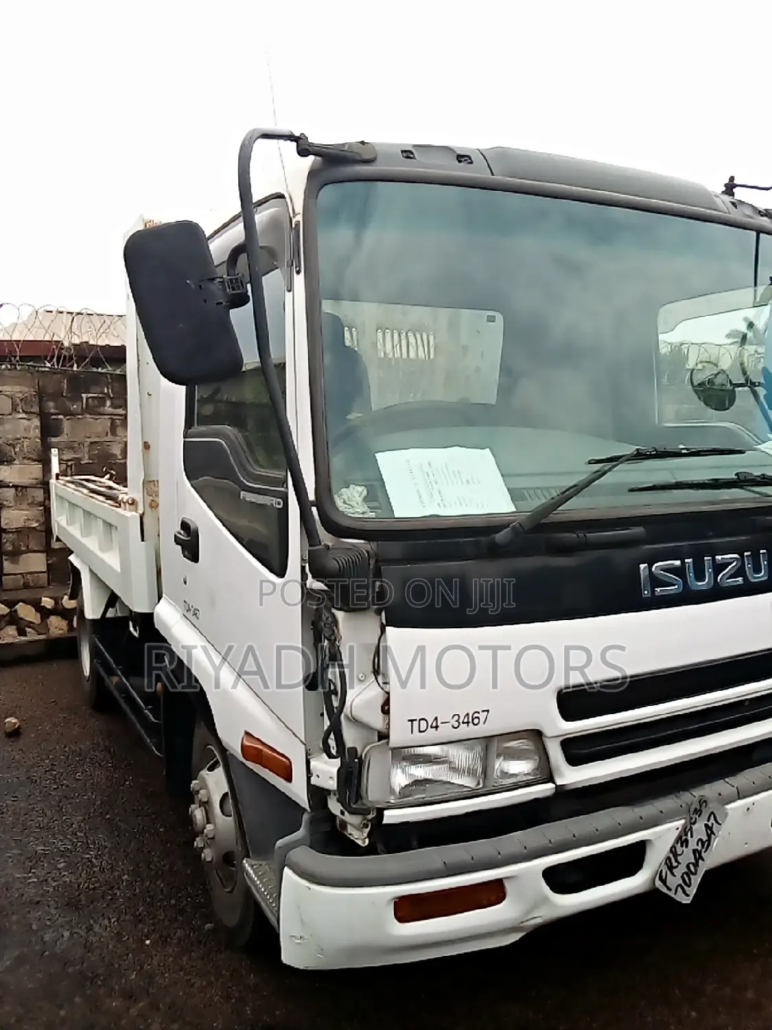Isuzu Forward Model 2005