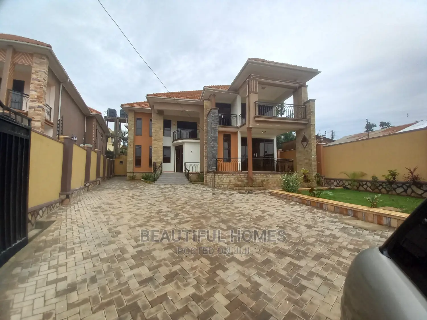 Furnished 6bdrm Mansion in Kiwatule Recreation, Nakawa for Sale