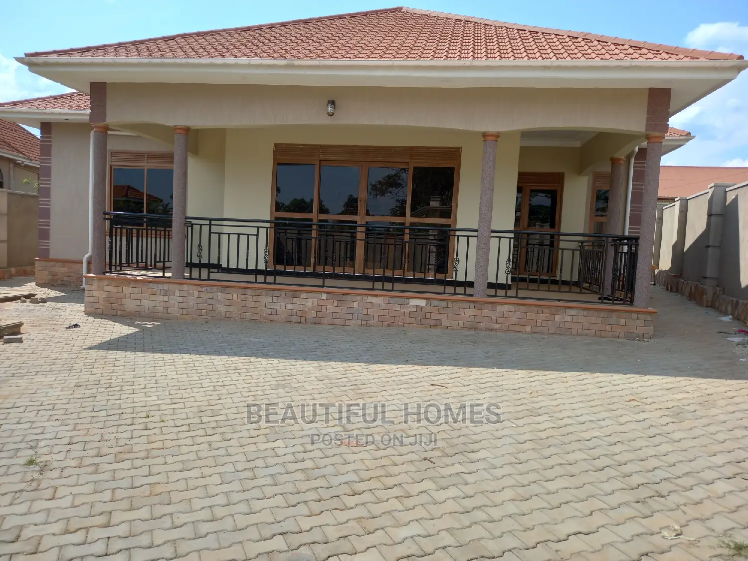 Furnished 5bdrm House in Buwate, Kira for Sale