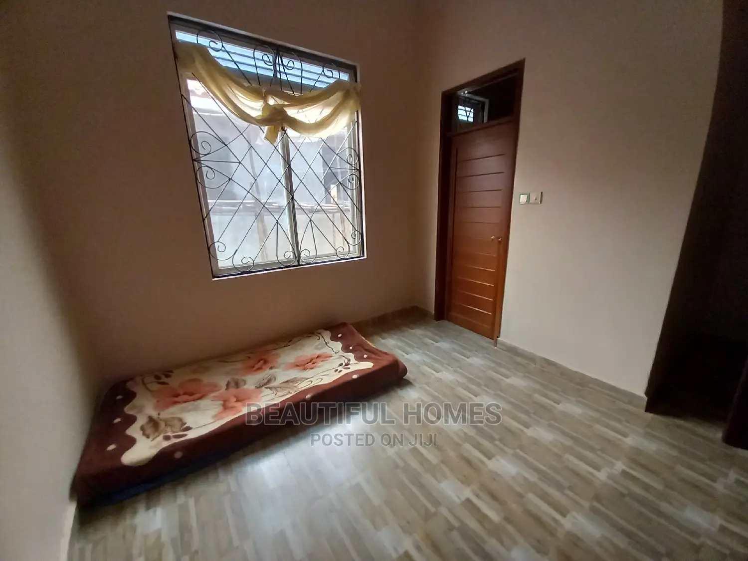 Furnished 4bdrm Duplex in Kira for Sale