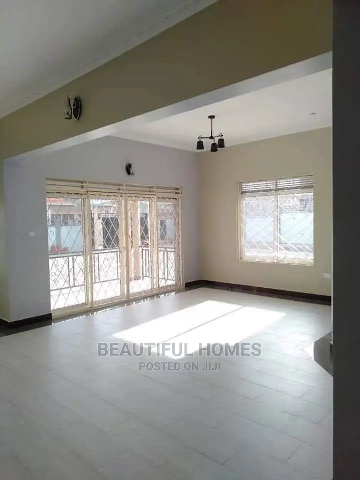 Furnished 4bdrm House in Kira for Sale