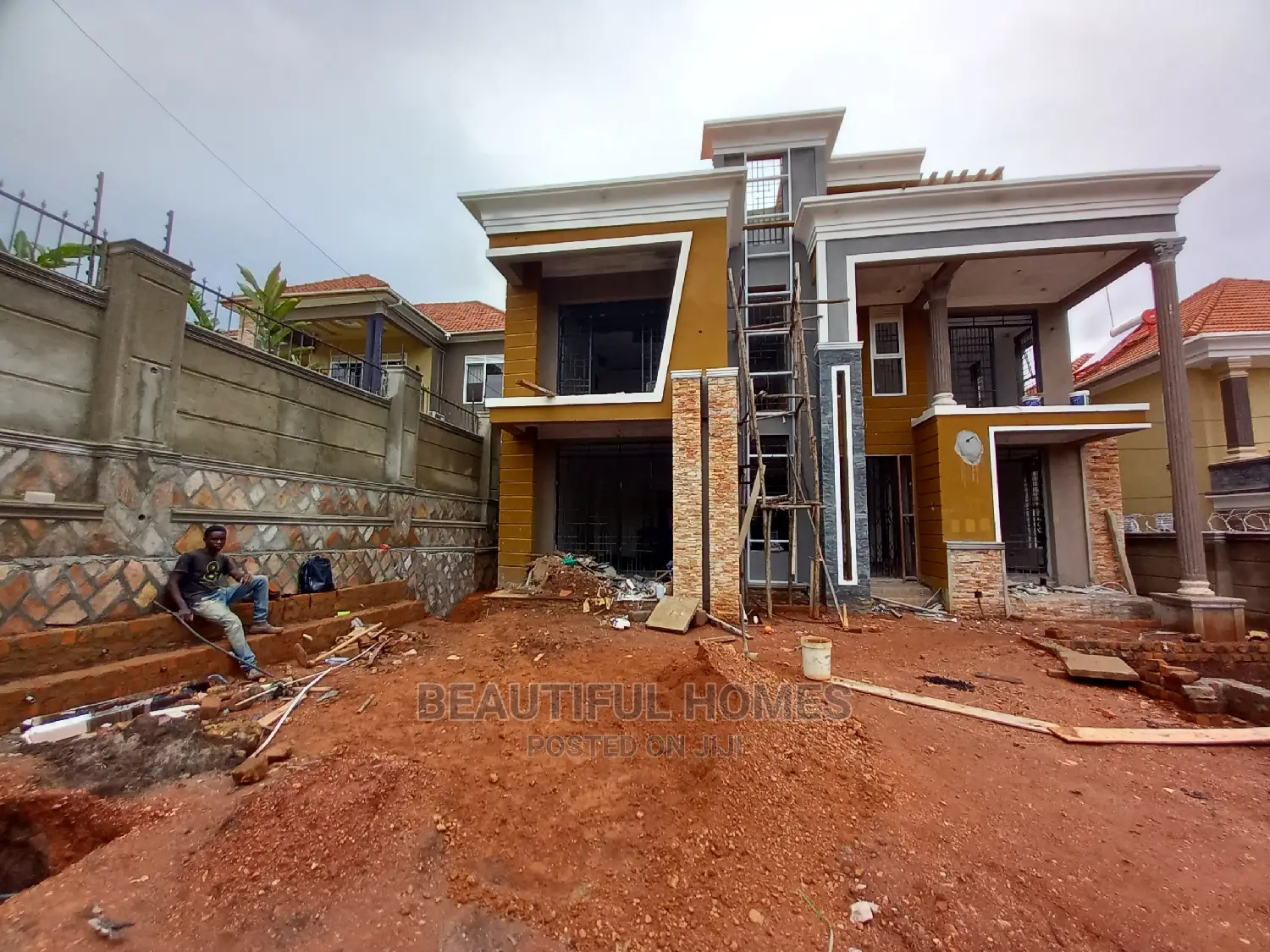 Furnished 5bdrm Mansion in Kira for Sale