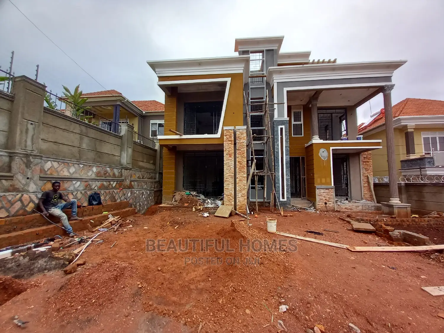 Furnished 5bdrm Mansion in Kira for Sale