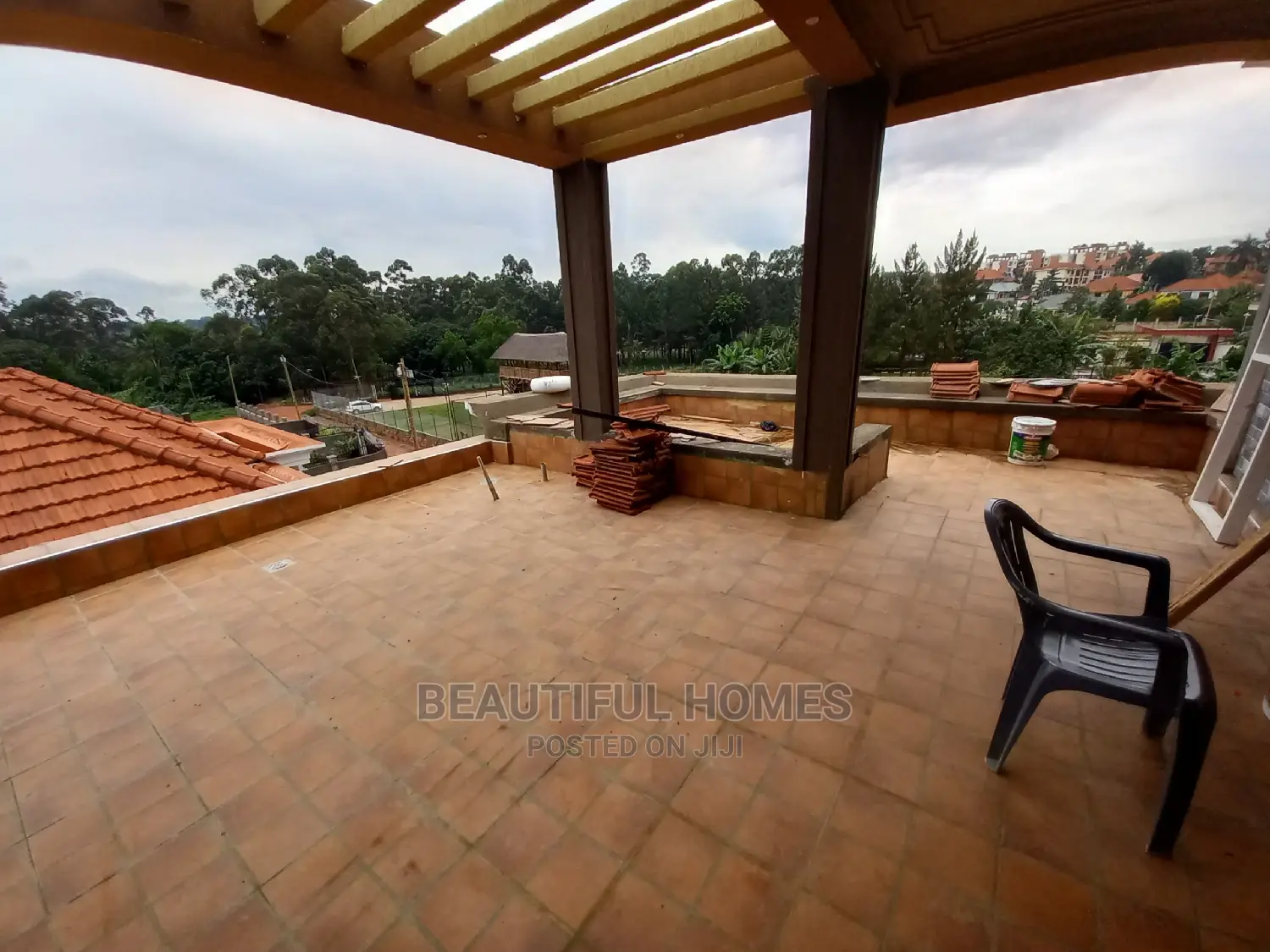 Furnished 5bdrm Mansion in Kira for Sale