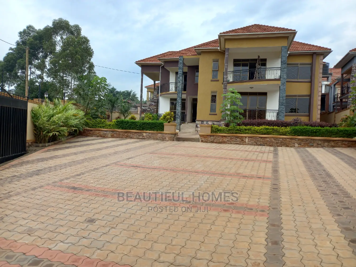 Furnished 7bdrm Mansion in Kiwatule Bidandi, Central Division for Sale