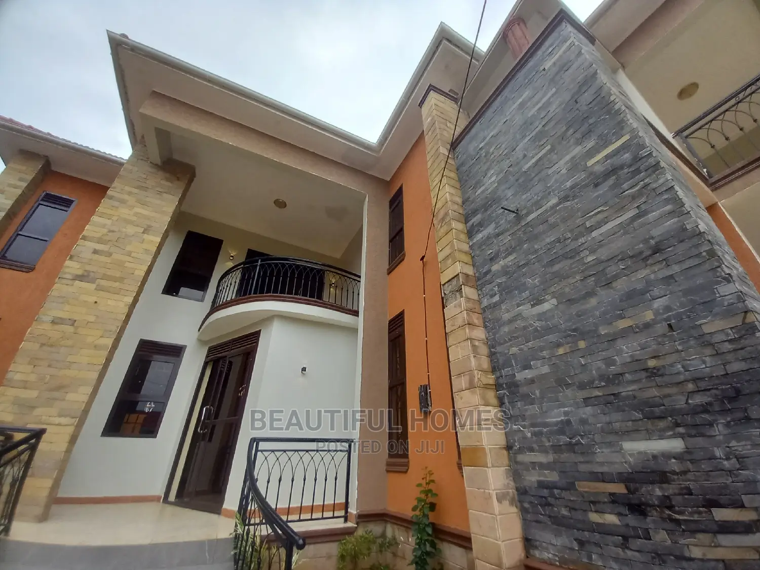 Furnished 6bdrm Mansion in Kiwatule, Central Division for Sale