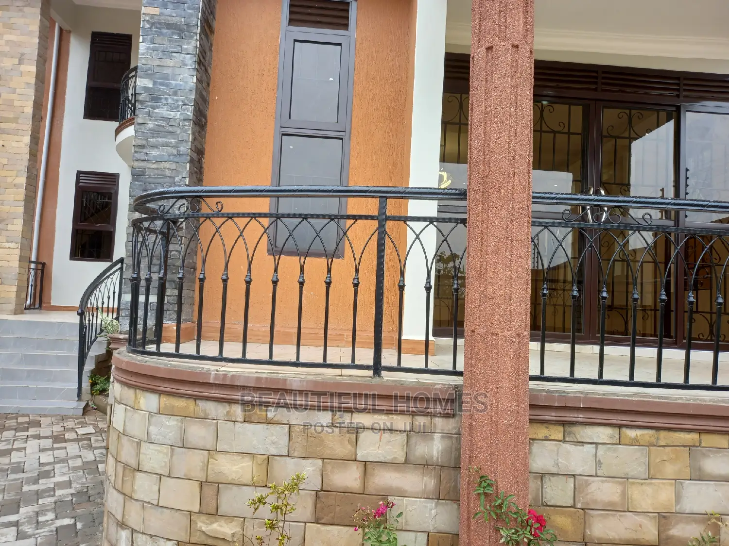 Furnished 6bdrm Mansion in Kiwatule, Central Division for Sale