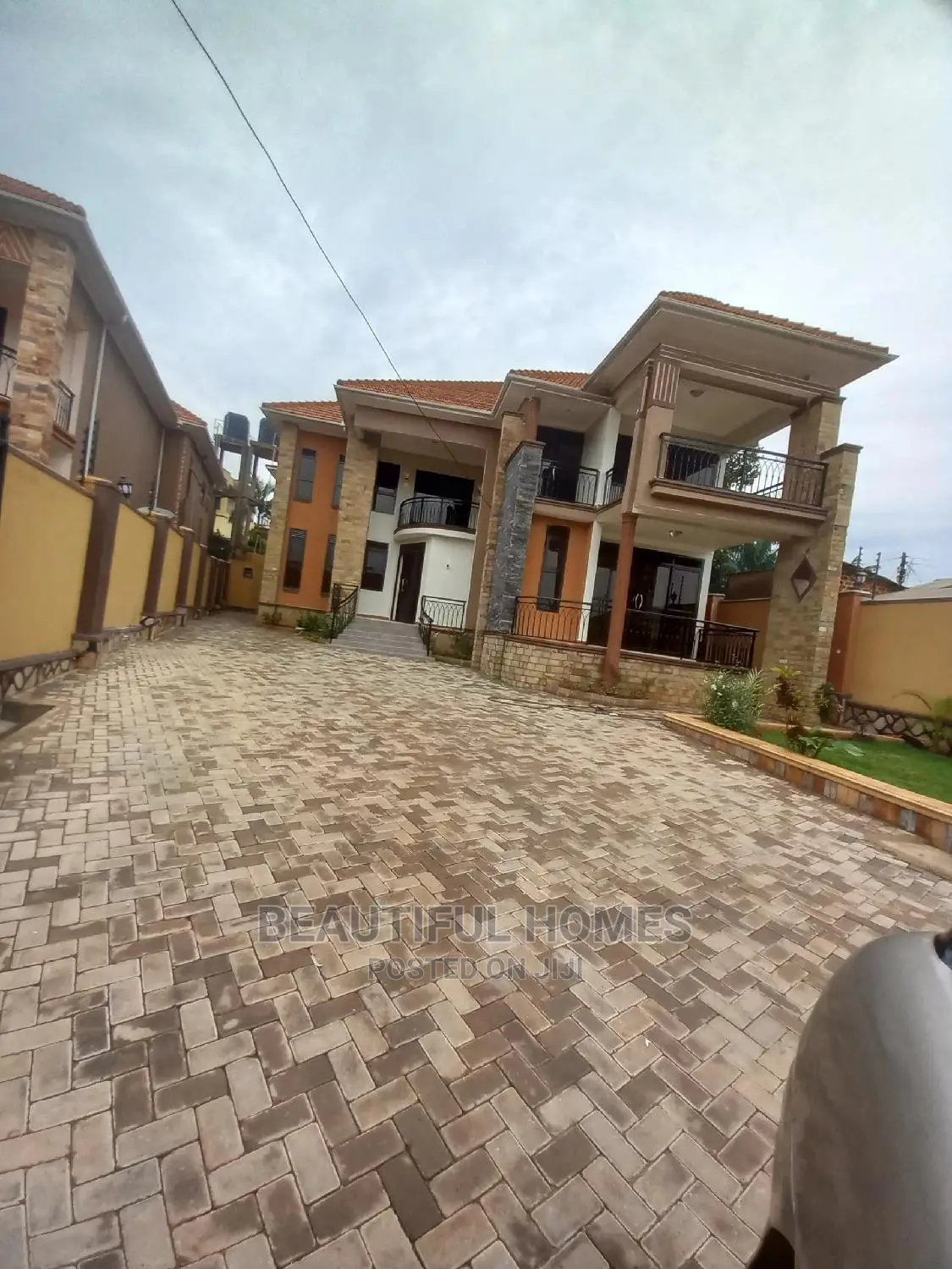 Furnished 6bdrm Mansion in Kiwatule, Central Division for Sale