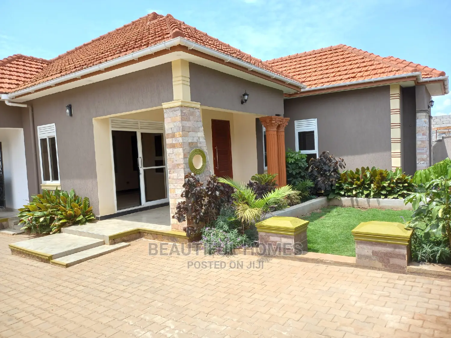 Furnished 4bdrm House in Kira Tarmack for Sale
