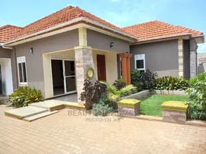 Furnished 4bdrm House in Kira Tarmack for Sale