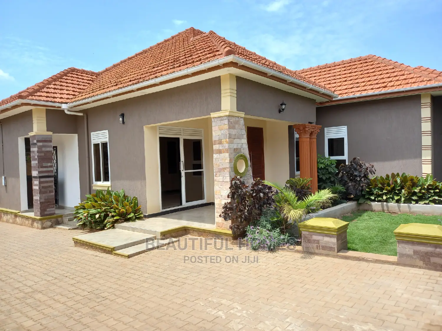 Furnished 4bdrm House in Kira Tarmack for Sale