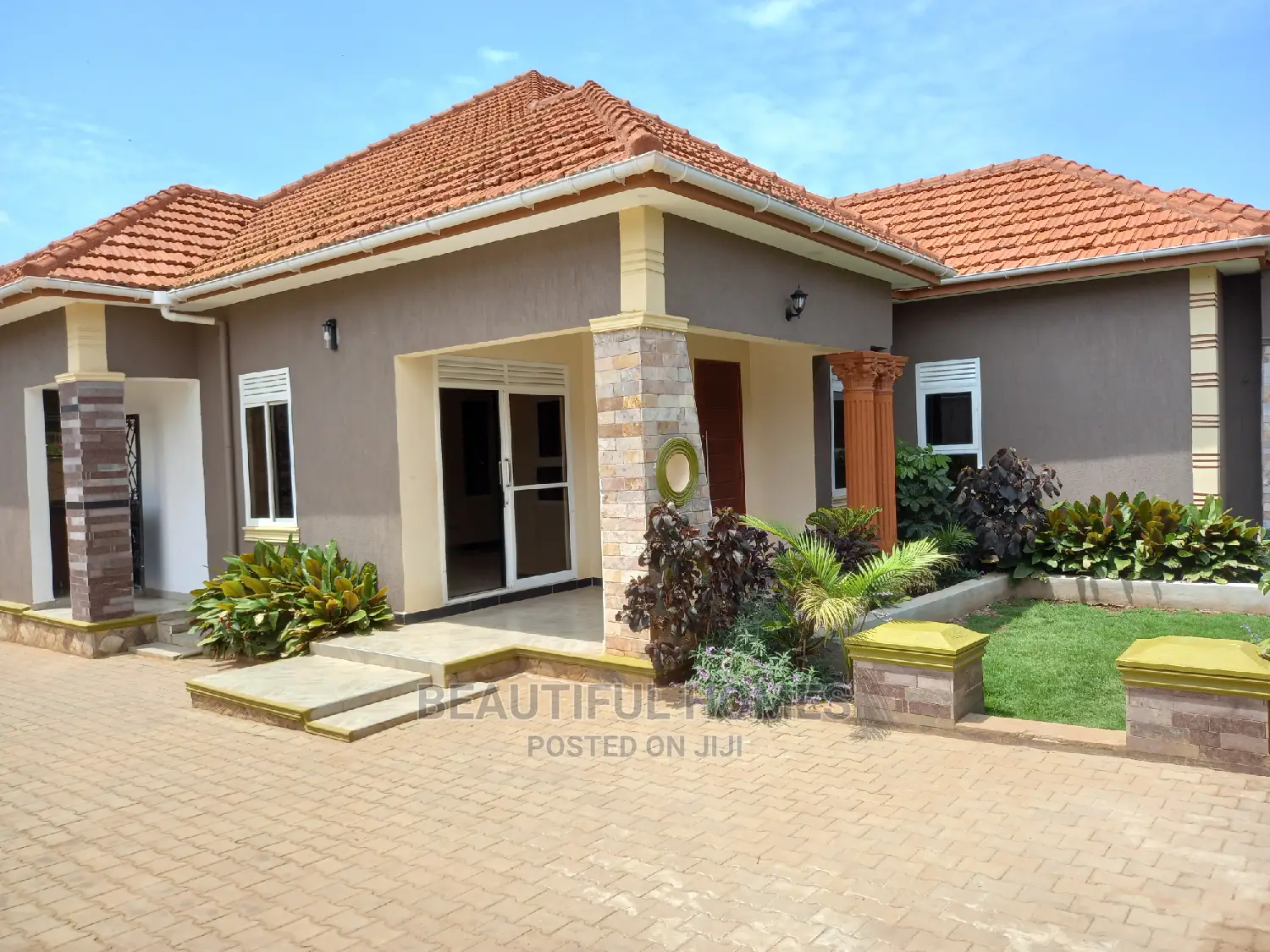 Furnished 4bdrm House in Kira Tarmack for Sale