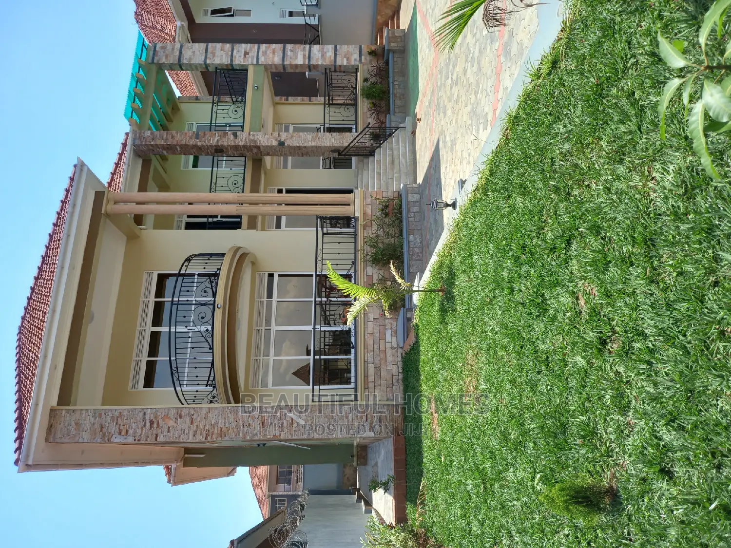 Furnished 6bdrm Mansion in Kira Tarmack for Sale
