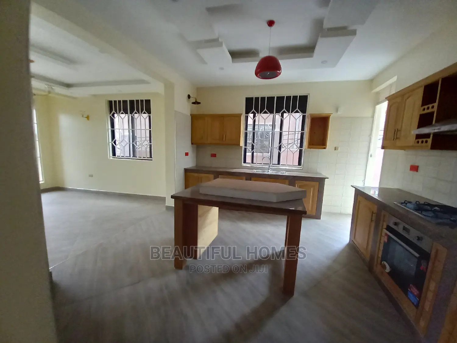 Furnished 5bdrm Mansion in Kira Tarmack for Sale