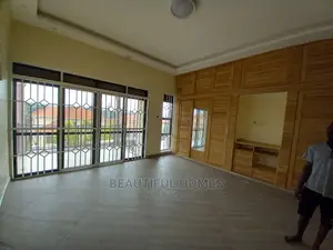 Furnished 5bdrm Mansion in Kira Tarmack for Sale