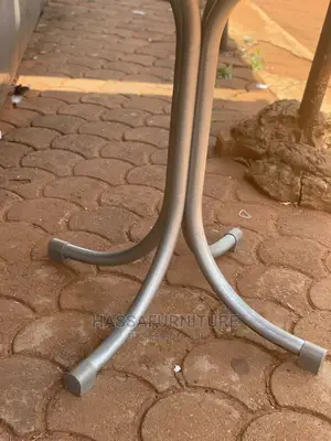 Restaurant Plastic Table With Metal Stands