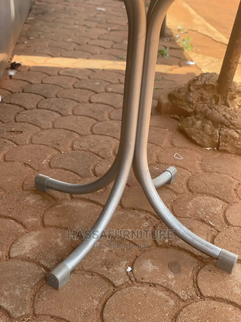Restaurant Plastic Table With Metal Stands
