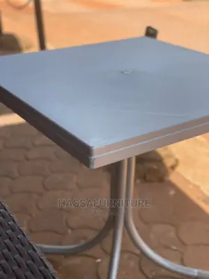 Restaurant Plastic Table With Metal Stands